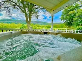 The Yuzu stunning mountain retreat with hot tub