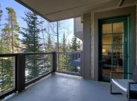 Cozy Ski Chalet with Large Balcony condo
