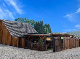 Jacuzzi, Hot Tub, and Sauna Retreat near Hévíz, hotel v destinaci Rezi