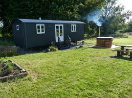 Ravenscroft Retreats Glamping Llandeilo, hotel i Golden Grove