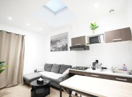 Beautiful T3, 6 people, Paris-Est, free parking、バニョレのホテル