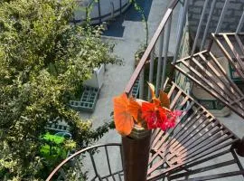 Vage Gest House