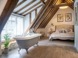 Luxury Thatched Cotswold Cottage, amazing location