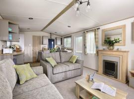Busy Bees Lodge - Free Hoburne Passes, Resort in South Cerney