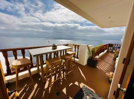 Avalon villa w ocean views & balcony, hotel ad Avalon