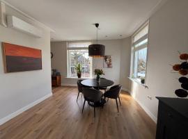 Prachtig en ruim appartement in centrum Lochem, acomoda&ccedil;&atilde;o com cozinha em Lochem