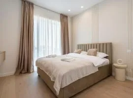 Caffe Luxury king bed Entire Apartment, underground Parking near Promenada Bussiness Center