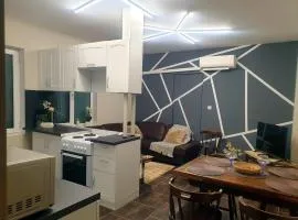 Lina Gio Apart