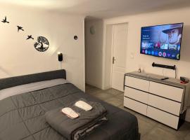 Chez Pascal et Louna au calme avec Jacuzzi ! Proche PARIS et RER B et CDG A&Eacute;ROPORT