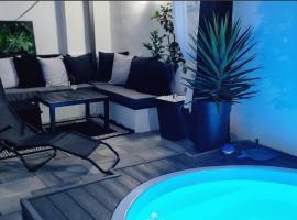 Tiny Pool House, hotell i Vir