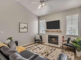 Welcoming 2BR Pool Gym Near Hill AFB & Lagoon, hotell sihtkohas Clearfield