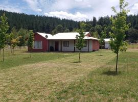 Acogedora Casa de Campo para 10 Personas, hotel in Loncopangue