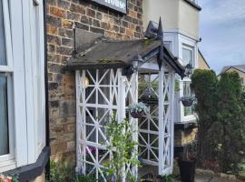 Station Guesthouse - Self entry via keypad inc parking, homestay in Lancaster