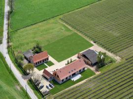 Vakantiehoeve Berckelaer, farm stay in Sint-Gillis-Waas