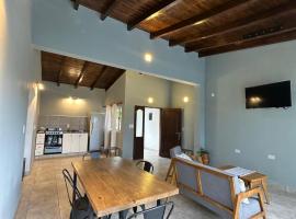 EL PEDREGAL casa rural 1 domitorio pileta compartida, country house in Cafayate