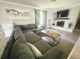 New Modern Lux Large Home 10MIN Downtown Sleeps 12