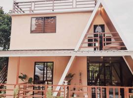 Resort in Antipolo Modern A-House，安蒂波洛的飯店