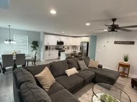 Stay in a new modern townhouse Sleeps 10