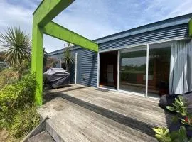 Ōtaki Beach Gem - Coastal Family Getaway