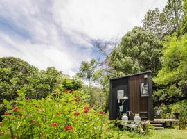 Secret Garden by Tiny Away, hotel i Uki