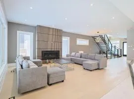 Modern 6 Bedroom Masterpiece in Niagara Falls