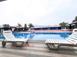 007 Universe Resorts And Spa, hotel in Karjat
