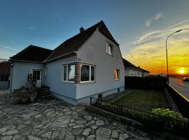 Gemütliches Einfamilienhaus mit Garten, hotel v destinaci Gemeinlebarn