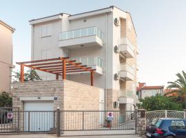 Apartments LILA AUREA, apartamento em Petrovac na Moru