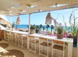 Beach penthouse with rooftopbar and Fiber WiFi, spectacular 180 degrees ocean view