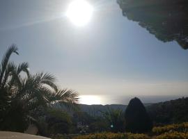 Parc du Montnegre avec magnifique vue mer, hotel in Tordera