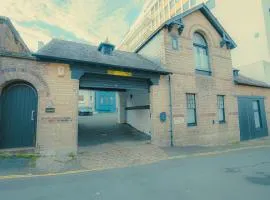 Executive Coach House on the Hoe 2 free parking spaces