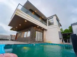 Royal Cabana Lonavla - 6BHK Luxury Villa with Heated pool and Turf