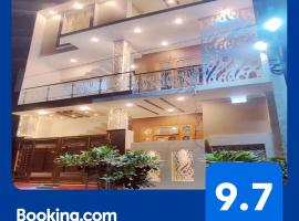 Blessing's Home Stay 5 Bedrooms Luxury Villa Exquisite 5 Bedroom Villa Ideal Family Home Stay with Spacious Living, hotel v destinaci Lakhnaú