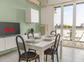Easy Parking - 5 Min to Metro - Balcony - Quiet