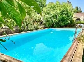 Charming house for 14 pool and indoor hottub