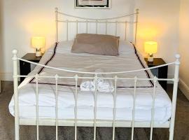 Spacious Ensuite Room with Charming Bay Window, habitación en casa particular en Sheffield