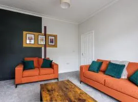 Modern 4-Bed Home Sleeps 6