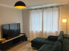 Stylish Home 5 Mins to City Center