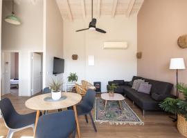 בגג העמק On the roof of the valley, hotel in HaZore‘im