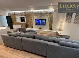 Stunning & Sleek 2BR Excellent Location Nr Cliffs Pavillion by Luxiety Stays