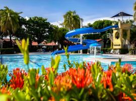 Hotel Los Puentes Comfacundi, hotel v destinaci Girardot