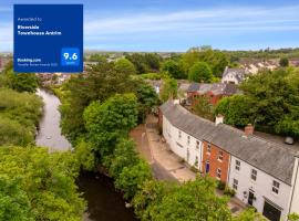 Riverside Townhouse Antrim, holiday home in Antrim