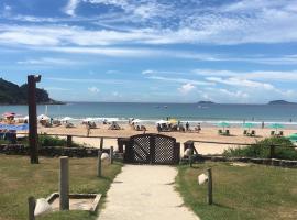 Casa Espetacular na areia da Praia de Geribá, hotel a Búzios