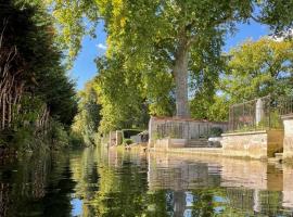 Le Clos de l'Arman&ccedil;on - Maisons de charme au bord de la rivi&egrave;re - Class&eacute; 4 &eacute;toiles, Hotel am Strand in Tonnerre