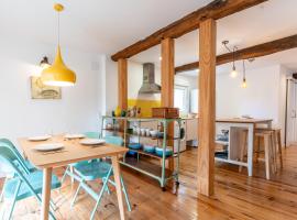 Warm and Inviting, Central location by urbanhosting