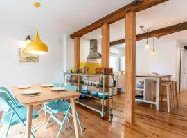 Warm and Inviting, Central location by urbanhosting