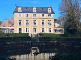Chambres d'Hôtes Château de Damigny, hotel v destinaci Saint-Martin-des-Entrées