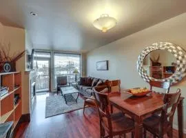 Resort Getaway on Lake Chelan Pool and Beach Access