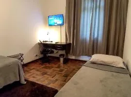 Quarto da Fê, central, perto de tudo o que você precisa!