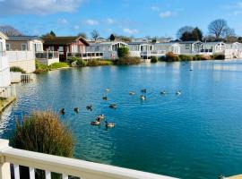 Lakeside mini lodge, chata v destinaci Saint Osyth